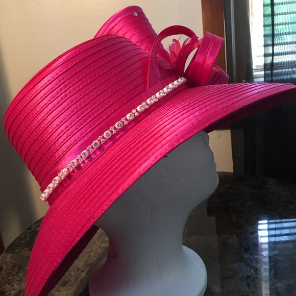 Fuchsia Swan Hat of New York - Picture 5 of 6